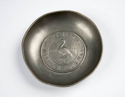 0000-0001-OMO a.jpg; 0000-0001-OMO; Schaaltje van de Haagse firma Meeuws, 1775-1950, 175-jarig bestaan.; schalen